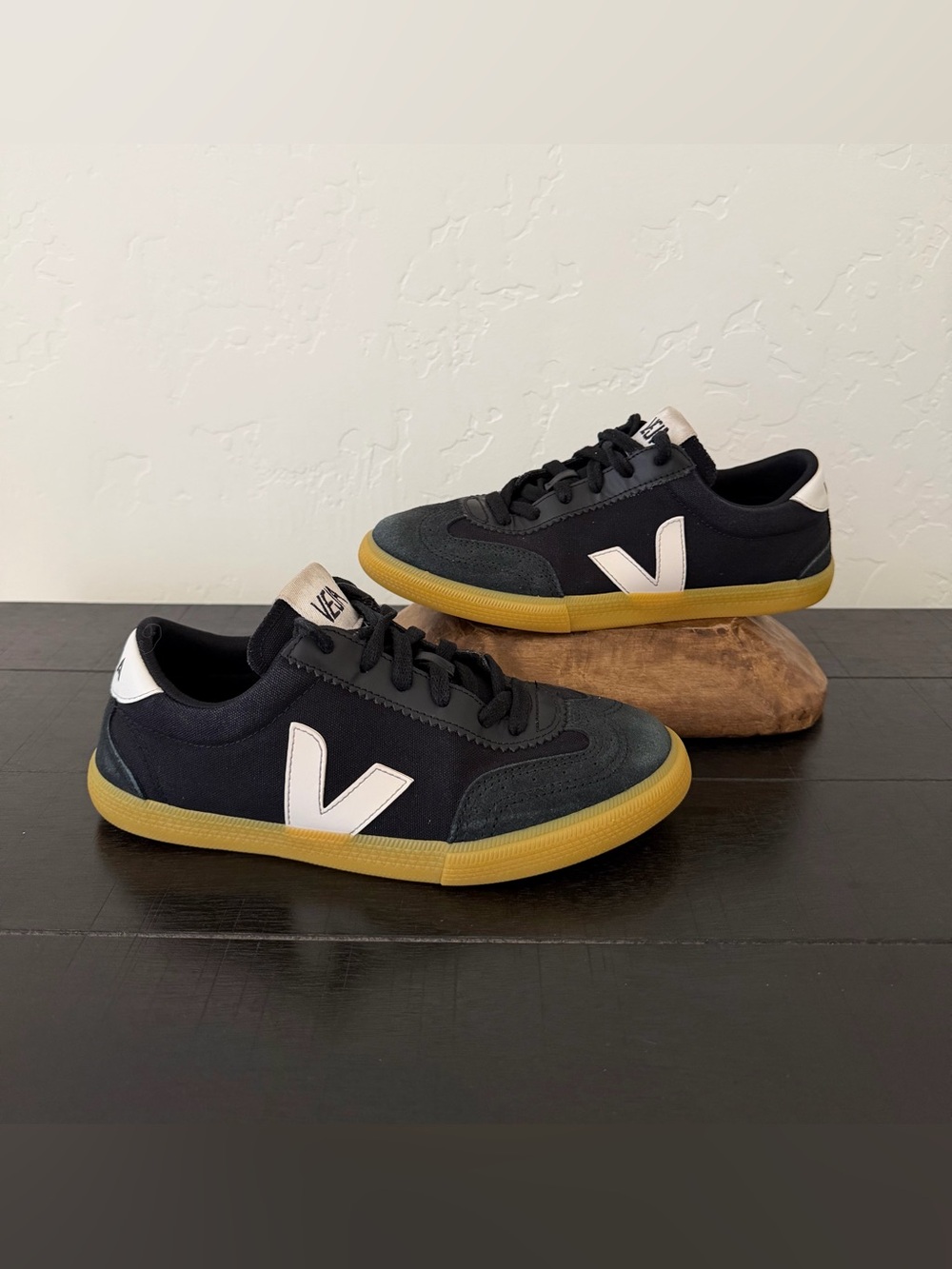 VEJA Volley Canvas Casual Sneakers Black White Size 6 US Women's Retro - Picture 3 of 14